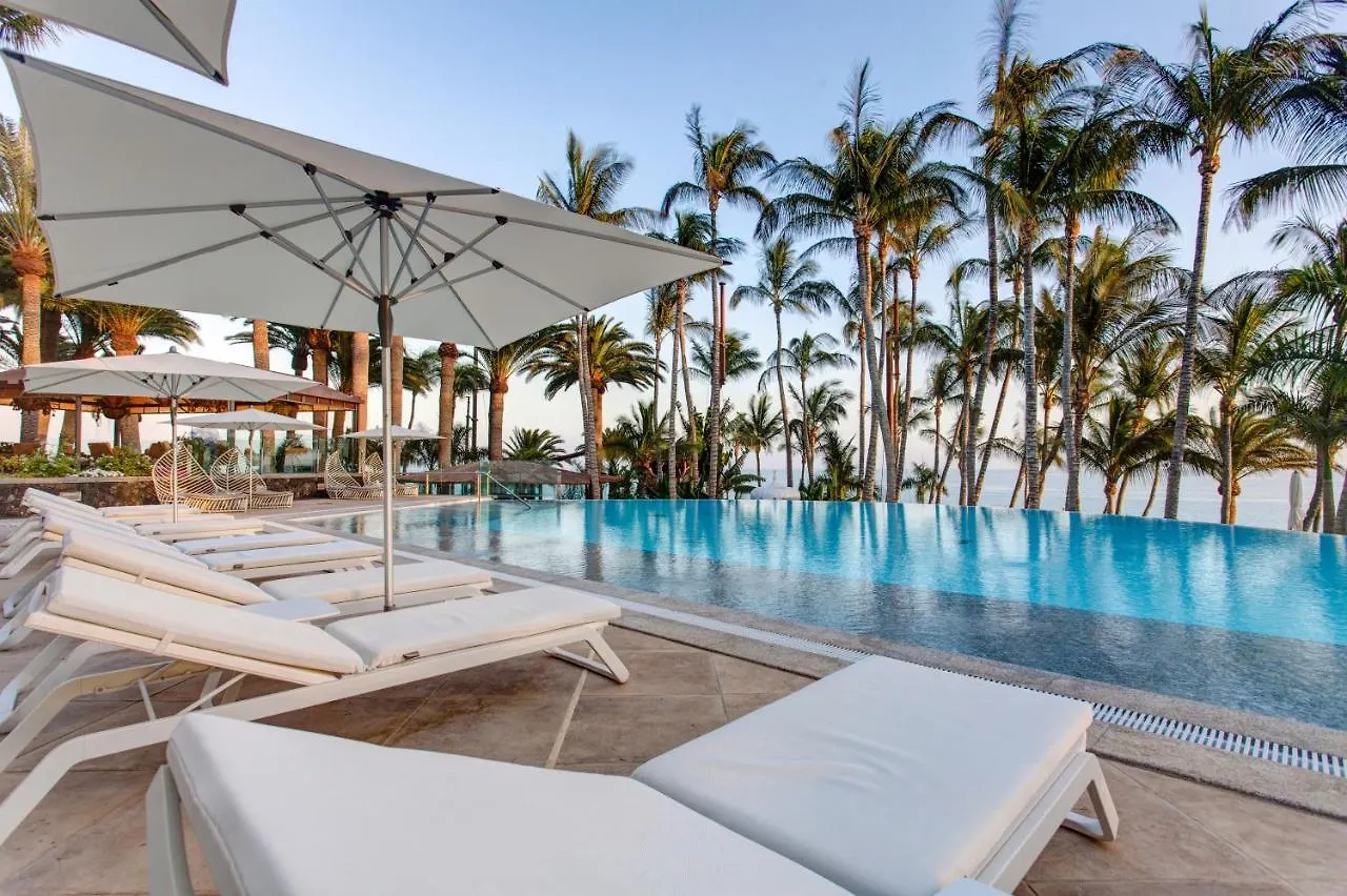 Hotel Fariones بويرتو ذيل كارمين