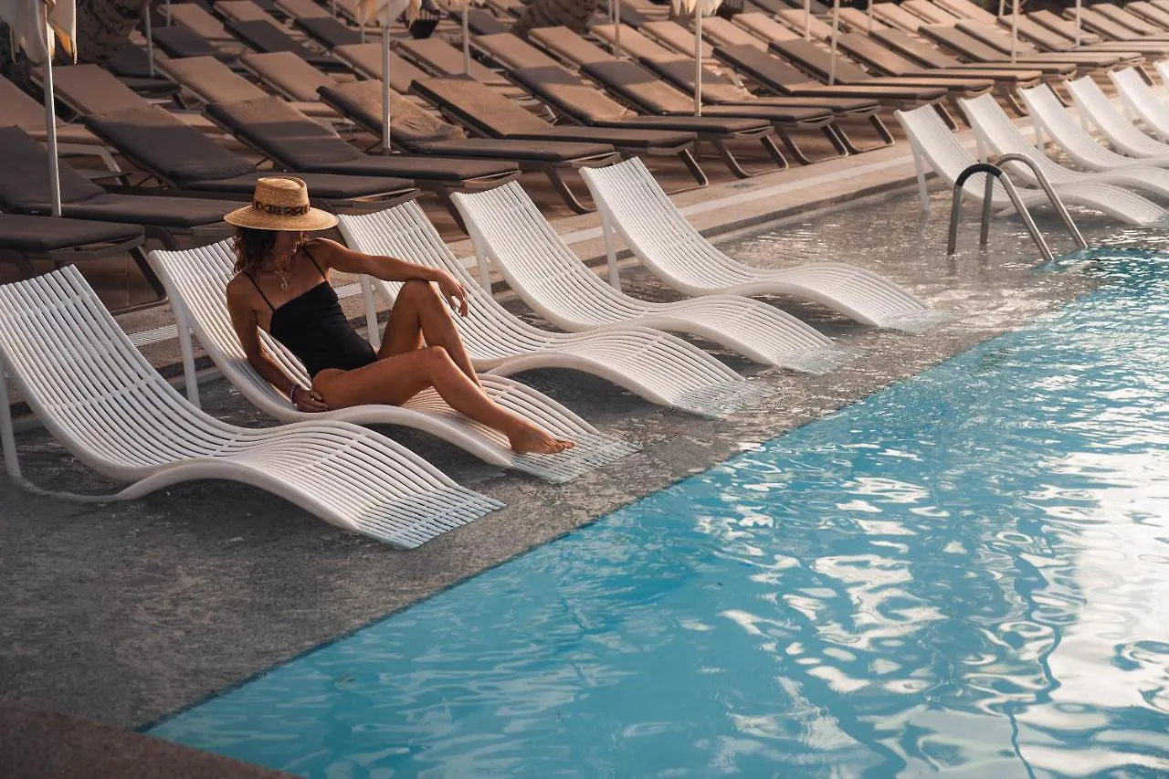 Hotel Fariones بويرتو ذيل كارمين